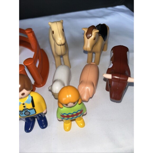 Playmobil Large Zoo 24 Pieces Various Animals, People, Fences, And A Tree - Picture 4 of 5